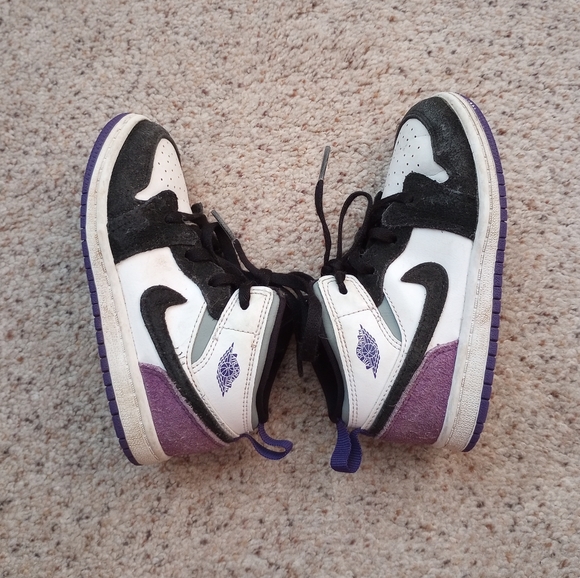 Air Jordan Kids Sneakers - Picture 7 of 11